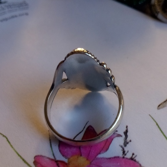 Beautiful ring - Picture 3 of 4